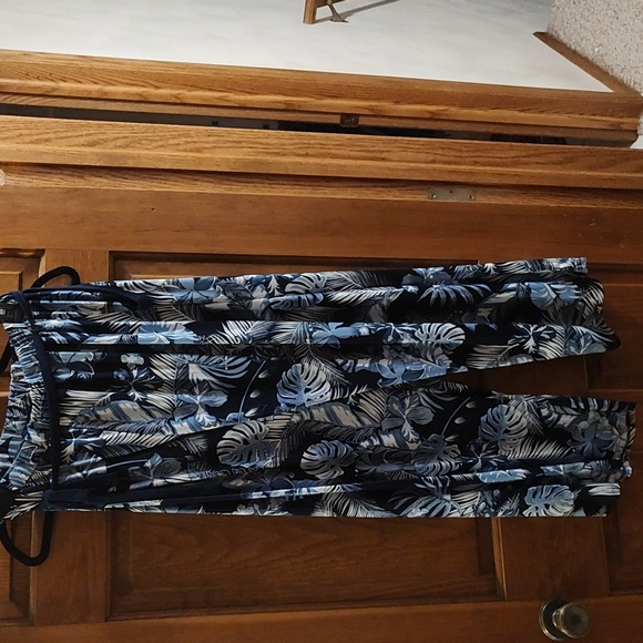 Casual pants size large - Picture 3 of 3